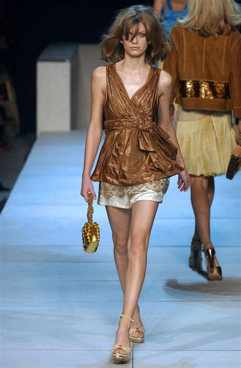 louis vuitton spring 2004|Louis Vuitton Spring 2004 Runway .